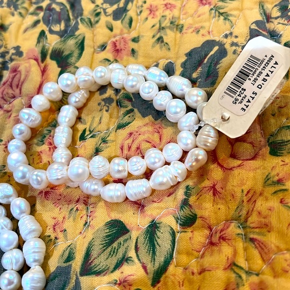 Altar'd State Pearl Stretch Bracelet Lot NEW - Picture 3 of 3